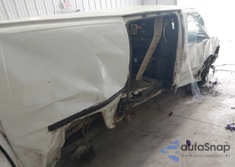 2019 Chevrolet Express 2500 Work Van z USA, uszkodzony, nr VIN 1GCWGAF18K1372744